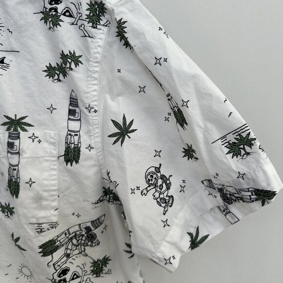 Eighty Eight 88 Men's T-Shirt Button Size XL Short Sleeve Collar Alien Spaceship - Picture 3 of 12